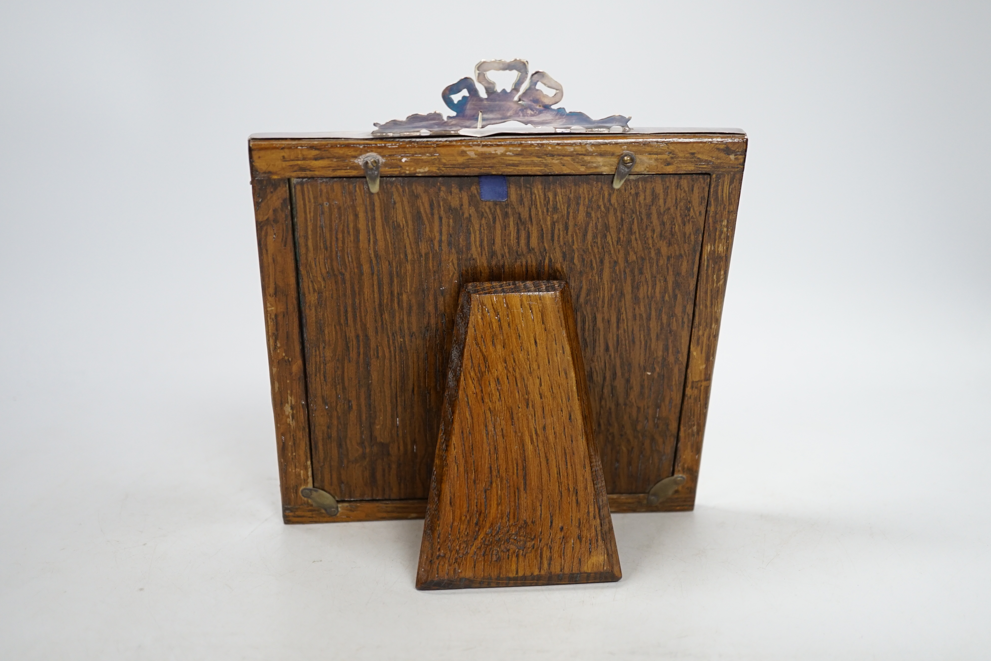 An Edward VII silver easel photograph frame with ribbon crest and circular aperture, Chester 1906, 20cm